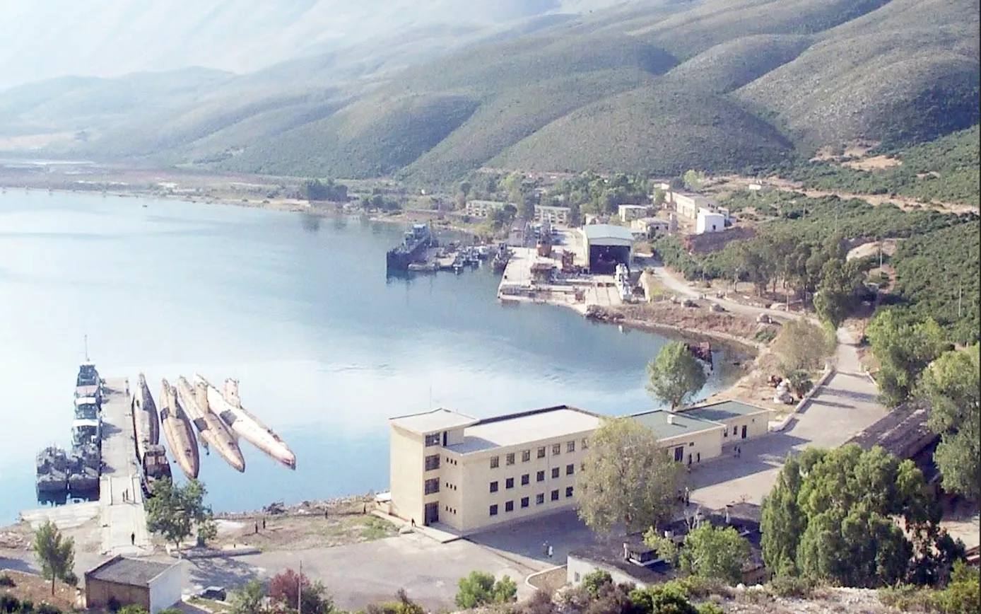 Dorëzimi i Pashalimanit: Toka e Bazës Detare i jepet falas një biznesmeni italian, shqiptarët duhet ta blejnë me miliona euro
